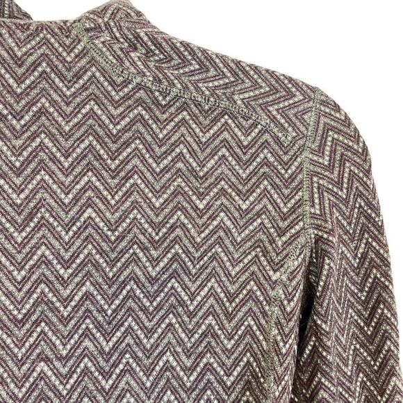 Women's Zigzag Pattern Sweater - Black and White - Picture 13 of 16